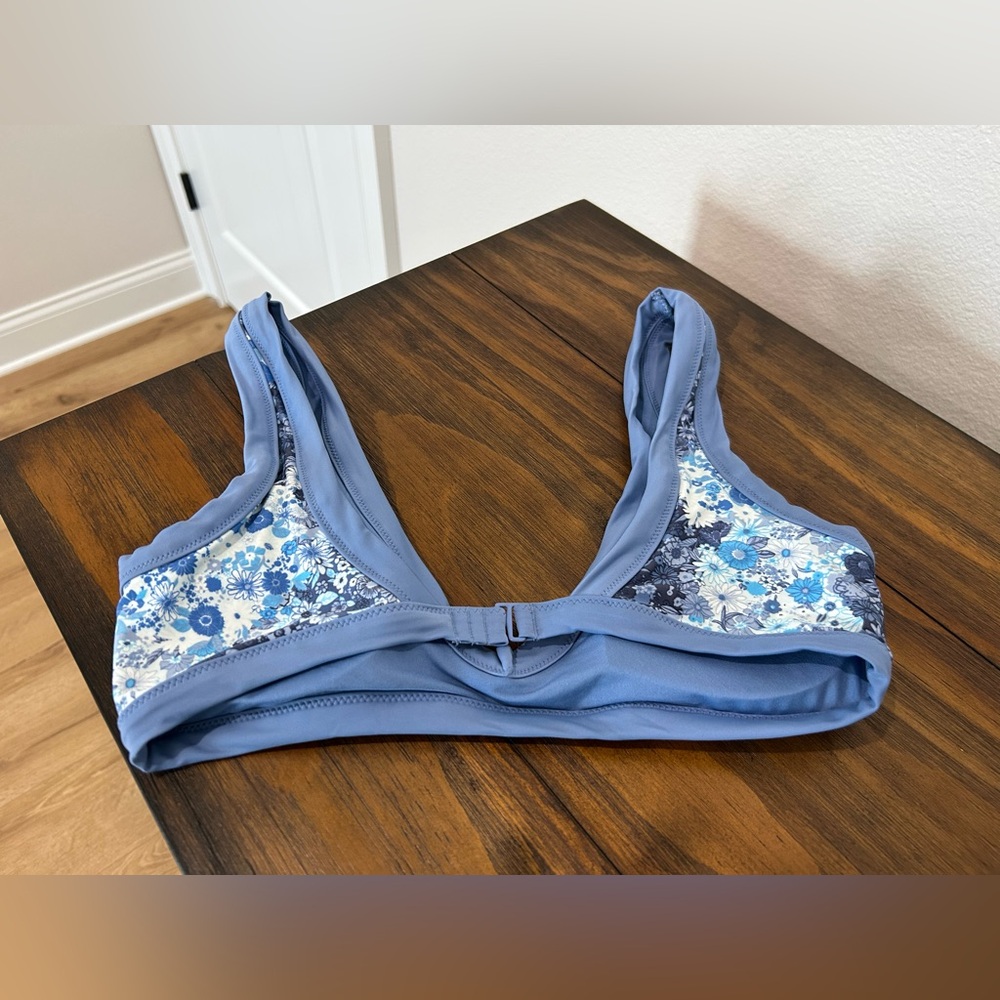 aerie Blue Floral swim top in Soft Periwinkle Trim - Picture 2 of 3